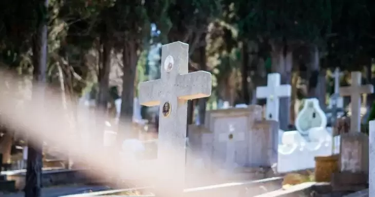 Проводи-2026: священик пояснив, що не варто приносити на цвинтар і чому