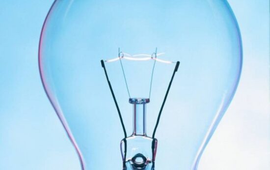 Чому на Рівненщині знову відключають світло: головні причини