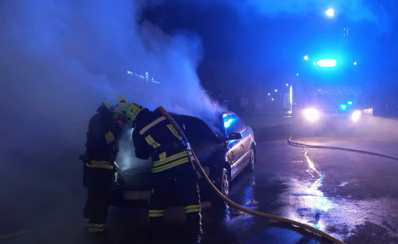 У центрі Острога горів автомобіль
