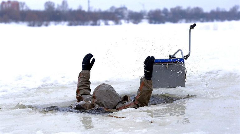 На Рівненщині на кризі загинув чоловік