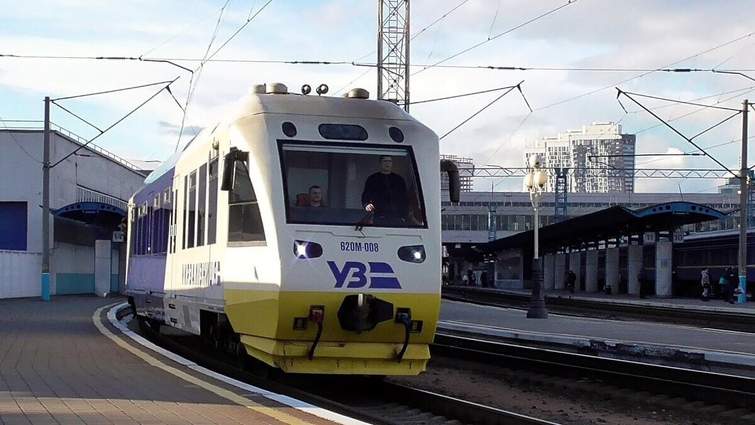 Регіональний поїзд Львів – Рокитне курсує із значною затримкою