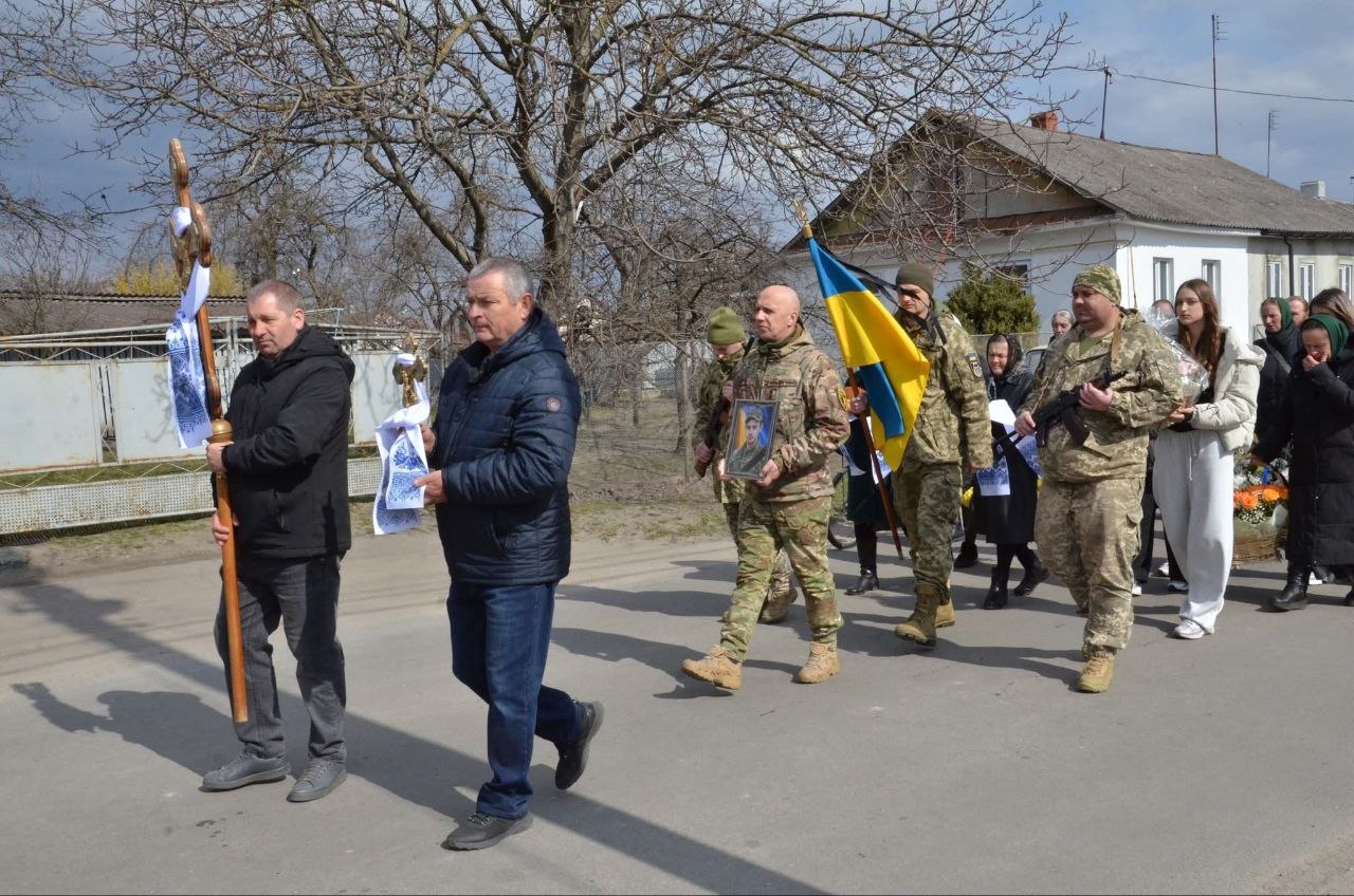Рівненщина попрощалась із загиблим воїном Сергієм Свідніцьким