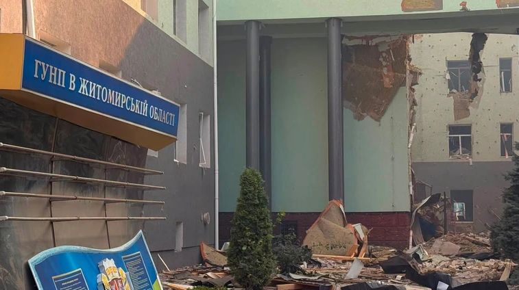 Російський дрон влучив у будівлю поліції в Житомирі: загинули двоє поліцейських