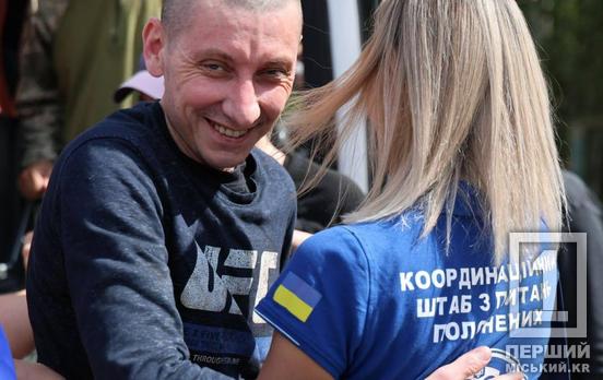 Масштабний обмін полоненими: додому повернулися 103 українські захисники, серед них — 13 оборонців із Дніпропетровщини