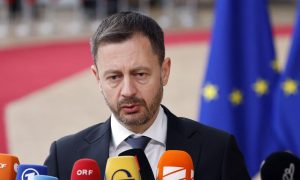 Правительство Словакии на грани отставки, в парламенте предложили вотум недоверия