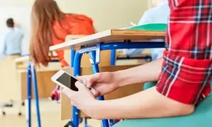Грузия вводит новые правила использования смартфонов в школах