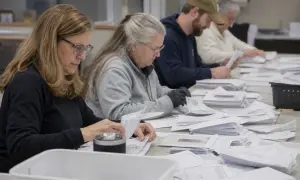 Пелтола и сенатор Салливан лидируют на праймериз в Сенат США на Аляске