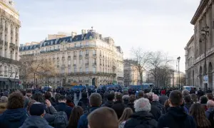 Сенат Франции рассмотрит законопроект о выплатах до €10 тысяч — The Guardian