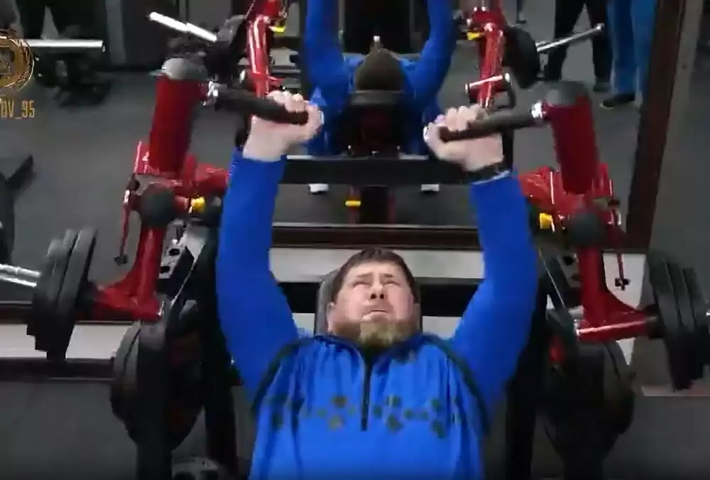 Кадиров після повідомлень про хворобу терміново виклав у мережу відео, як він "потіє" у спортзалі
