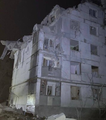 Войска РФ ударили ракетой по пятиэтажке в Харьковской области, есть пострадавшие — глава ОВА
