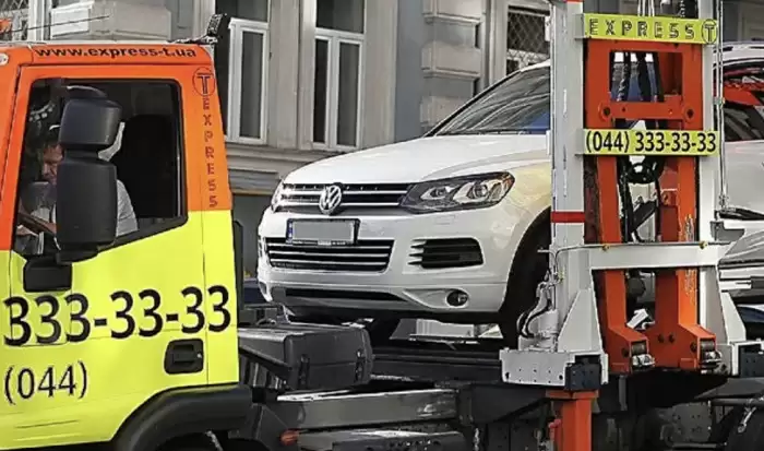 Українцям розповіли, у якому разі евакуація авто на штрафмайданчик незаконна