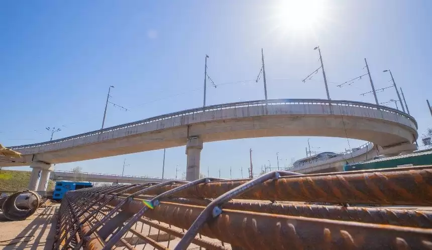 Метро на Троєщину: на Подільському мосту облаштовують конструкції тунелів