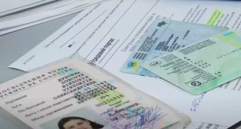 Без цих документів виїжджати не можна: українським водіям загрожують серйозні штрафи