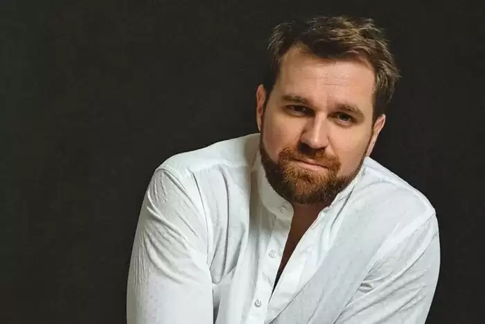 Відомий актор потрапив у гучний скандал через допис про «втому від війни»