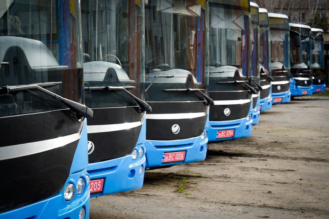 Миколаїв отримав від Данії 3 нові автобуси для комфортних перевезень