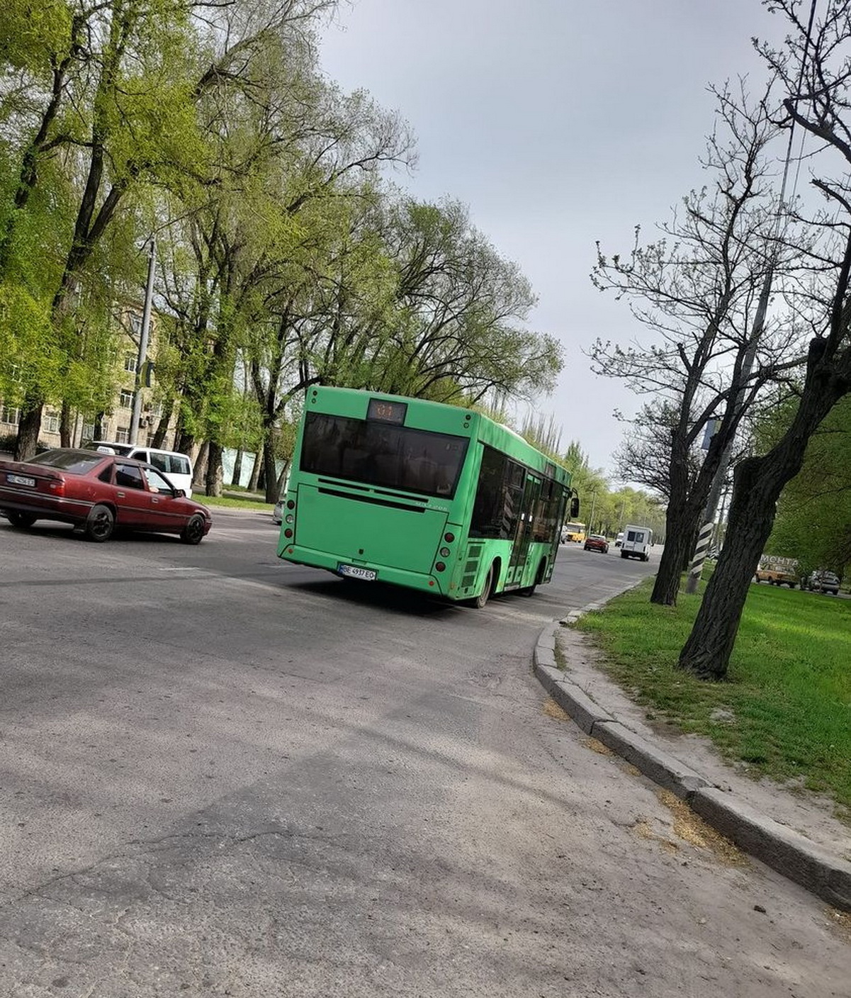 Кілька разів не зупинився на зупинці на вимогу: у Миколаєві скаржиться на водія "зеленого" автобусу