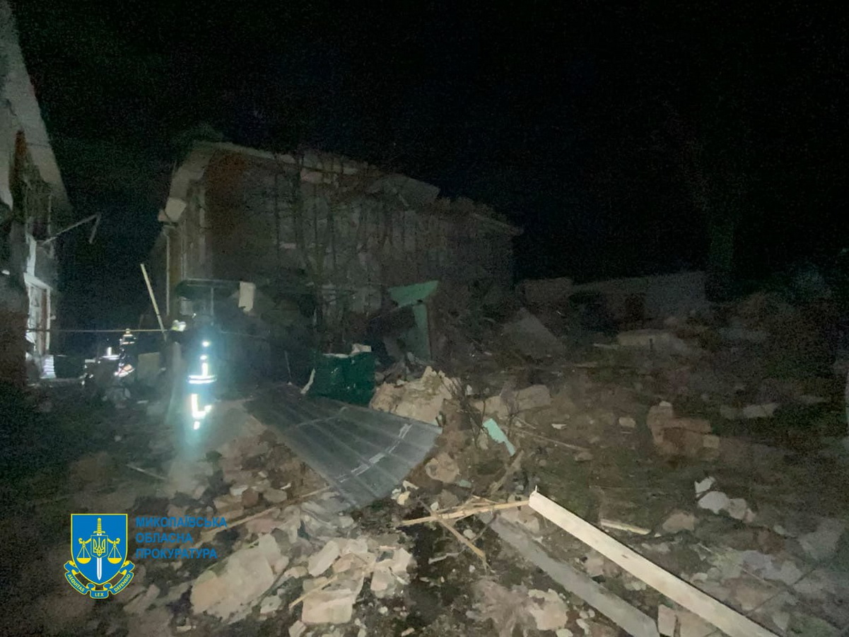 Внаслідок артилерійських ударів на Миколаївщині пошкоджено будинки та електролінії