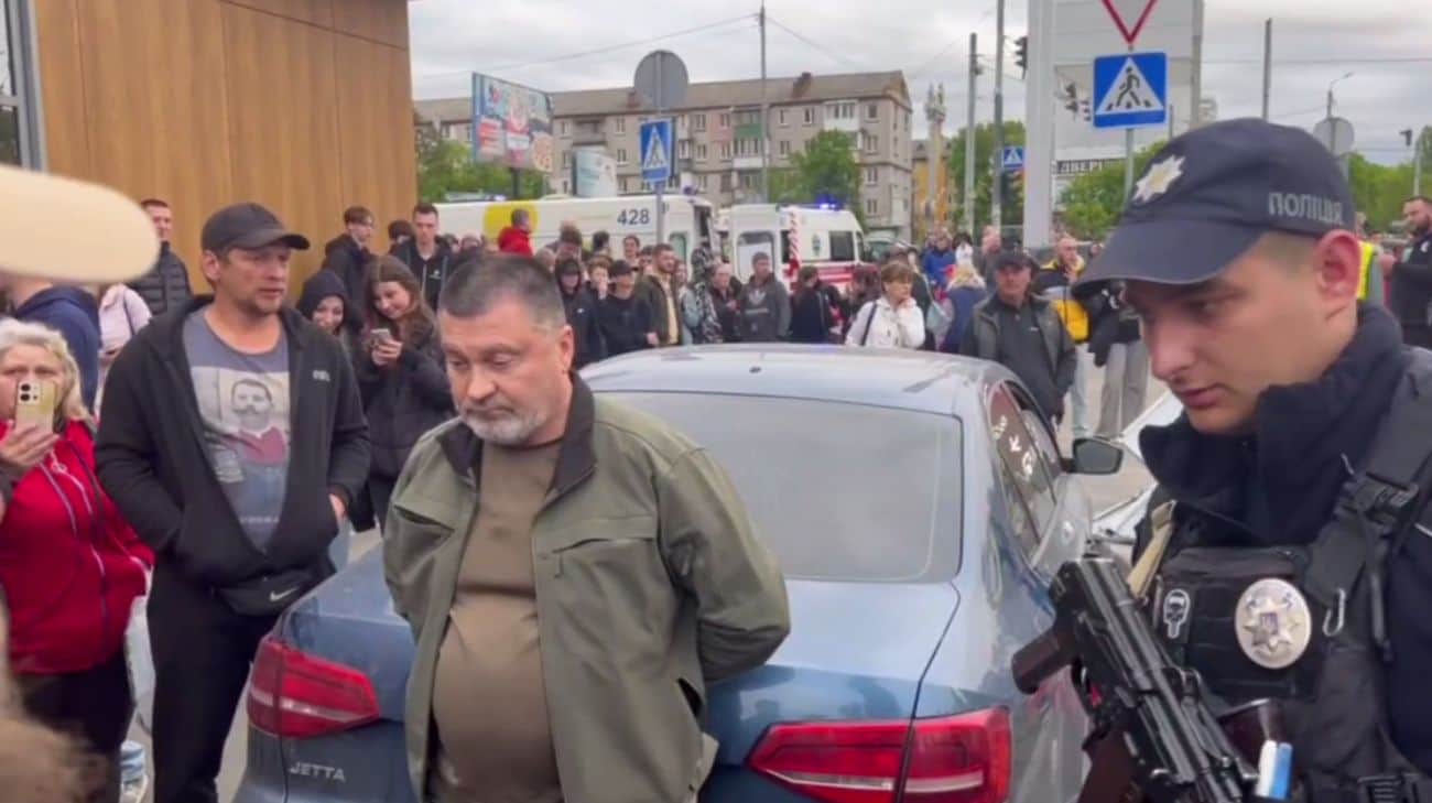 П'яний київський чиновник наїхав на чотирьох людей. Його арештували і обіцяють звільнити
