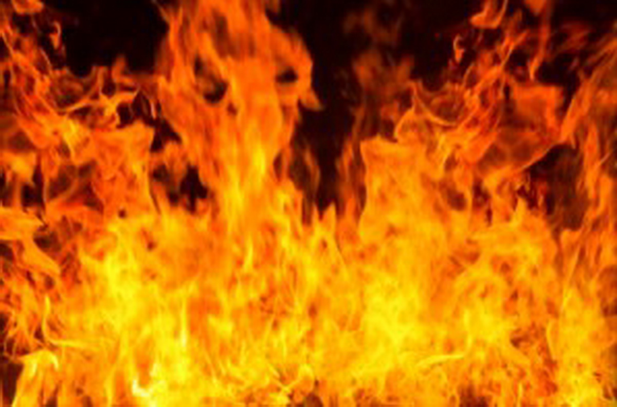 Пожежі не беруть вихідних: сміття, гараж і авто — як завжди, повний набір