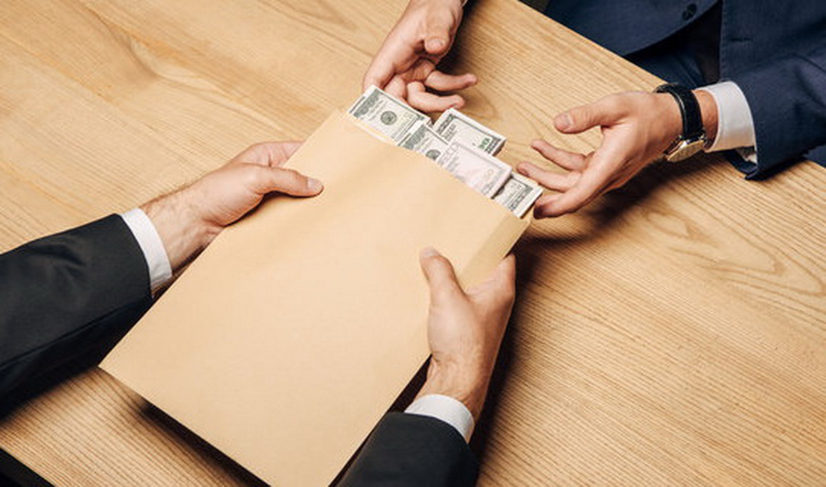 Корупціонер у погонах: в Миколаєві рятувальника судили за "подарунок"