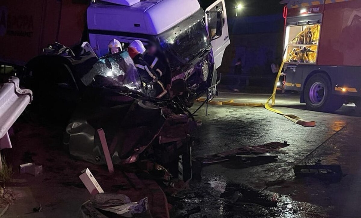 Смерть у понівеченому BMW: на Миколаївщині важка аварія з вантажівкою
