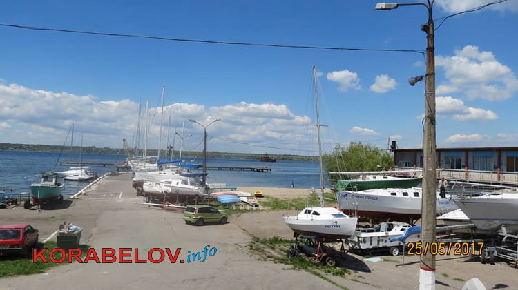 Берег для дітей чи парковка для яхт: батьки просять зупинити дерибан спортшкіл у Миколаєві