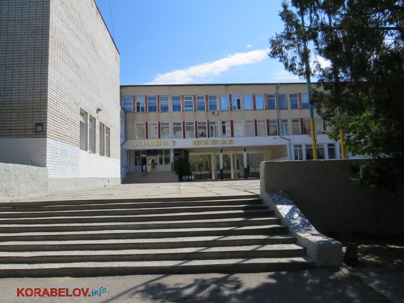 Діти чекали весь семестр: у ліцеї Корабельного району пояснили, чому школярі махали руками під TikTok-тренд