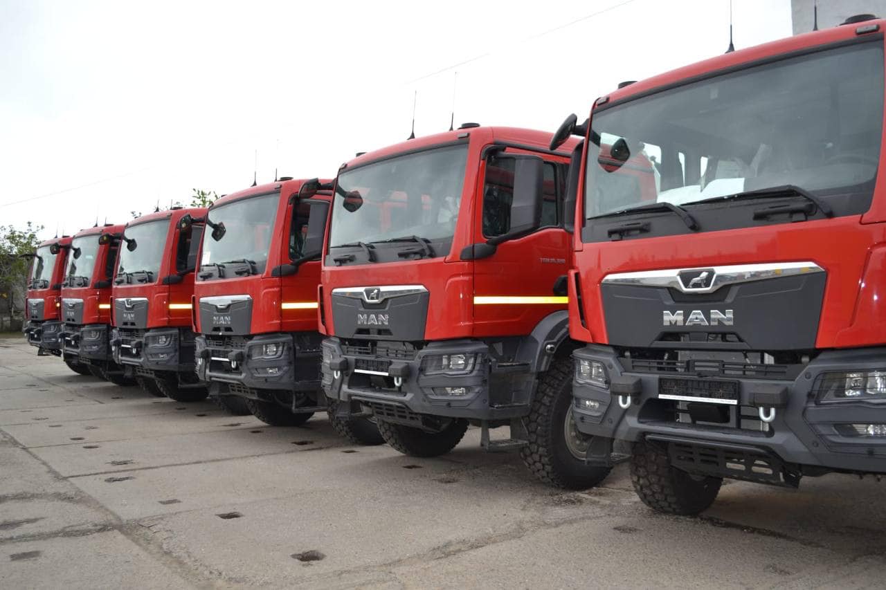 Миколаївські енергетики отримали автовишки для ремонтних робіт