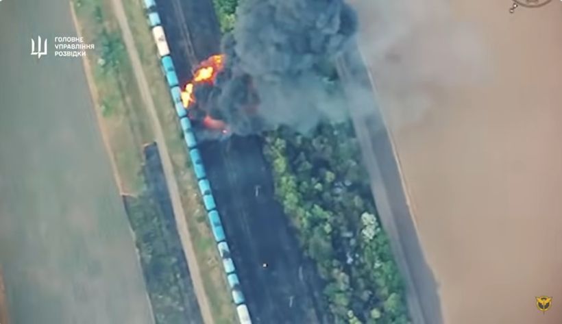 Очередной удачный грохот: в Запорожской области нанесен удар по поезду, перевозившему горючее для армии РФ (ВИДЕО)
