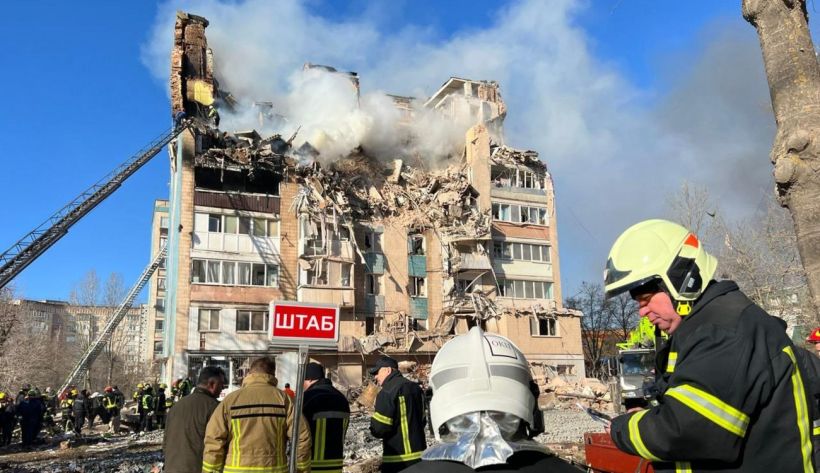 В Тернополе растет число погибших и раненых, людей ищут под завалами — подробности с места атаки РФ (ВИДЕО)