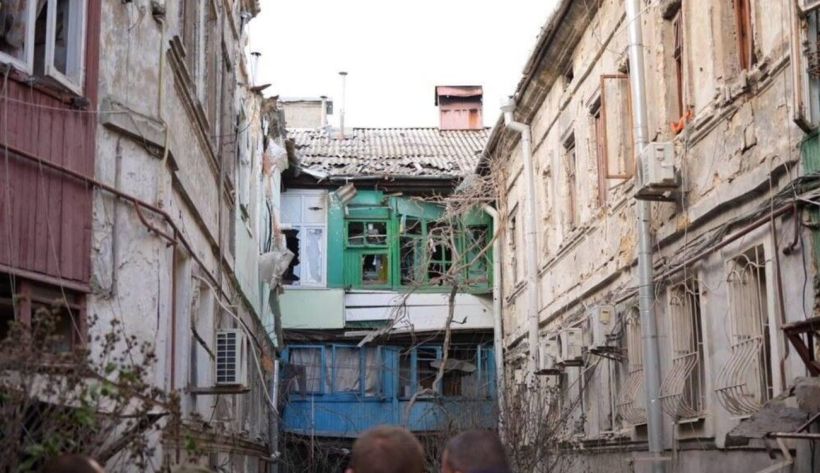 “Готовились к Новому году, но снова столкнулись с “русским миром”: об обстреле Одессы рассказали жители города (ВИДЕО)