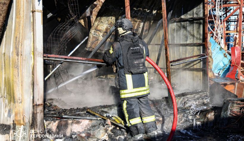 Один погибший и двое пострадавших: армия РФ ударила по рынку в Херсоне (ВИДЕО)