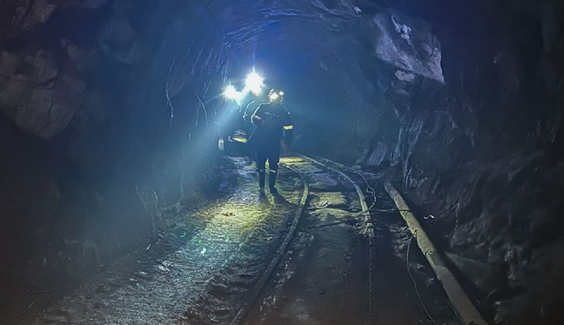 ГСЧС спасла шахтеров, которые были заблокированы под землей после обстрелов РФ (ФОТО)