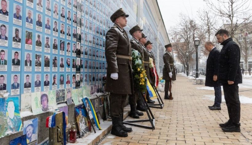 Зеленский и Туск почтили память погибших украинских воинов (ВИДЕО)