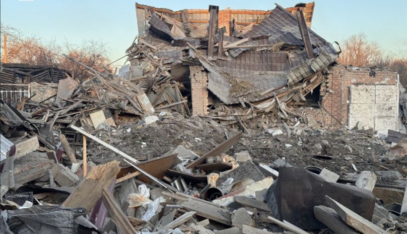 “Крышу повредили, окон нет”: очевидцы рассказали об обстреле КАБами Запорожья (ВИДЕО)