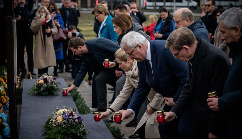 Преступления РФ не могут быть забыты: делегация ЕС почтила память жертв российской агрессии в Буче (ФОТО)