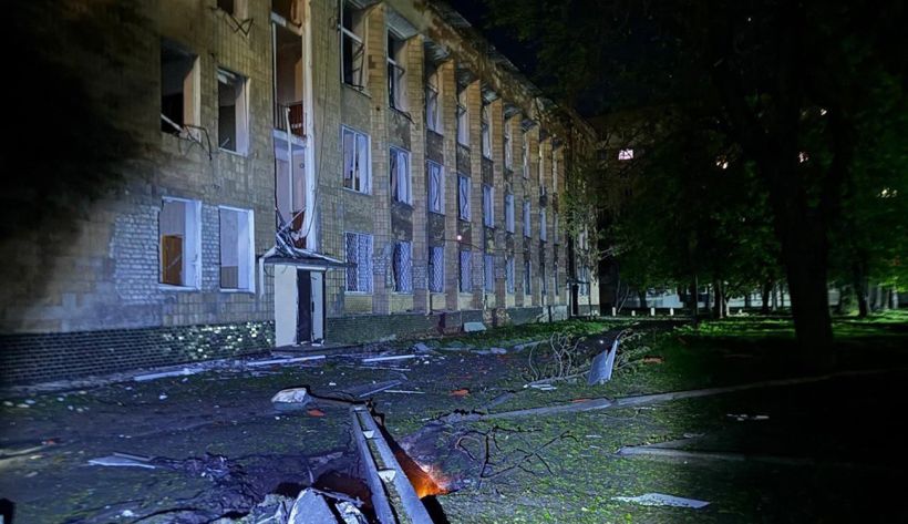 Восемь раненых, повреждены дома и транспорт: россияне атаковали Сумщину (ФОТО, ВИДЕО)