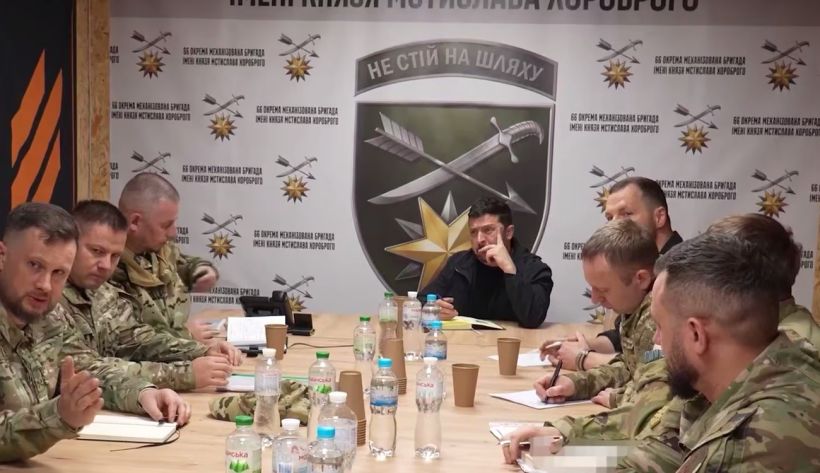 Зеленский провел совещание с командирами на Лиманском направлении фронта: главные темы (ВИДЕО)
